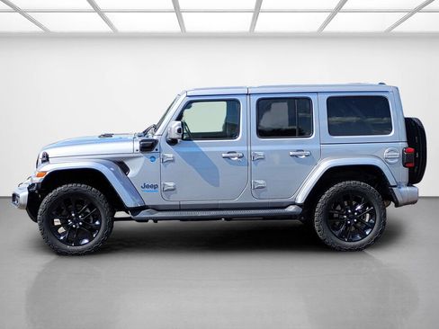 Used 2021 Jeep Wrangler Unlimited Sahara AWD/4WD image 2