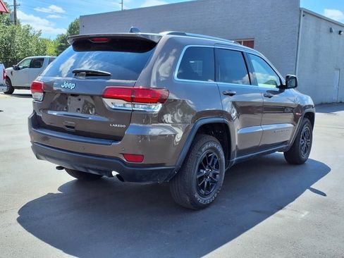 Used 2020 Jeep Grand Cherokee Laredo image 5