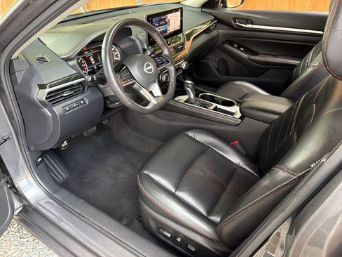 Used 2024 Nissan Altima 2.5 SR w/ SR Premium Package FWD image 2