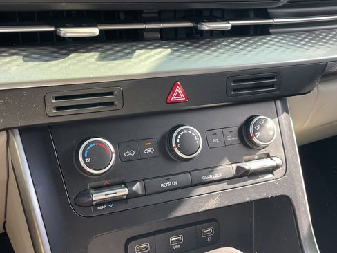 Used 2022 Kia Carnival LX w/ Paint Protection Package image 8