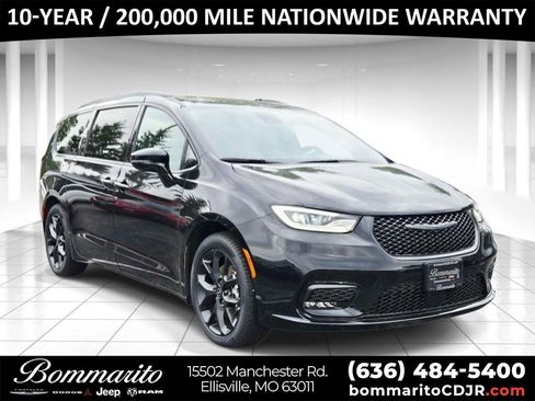 New 2026 Chrysler Pacifica Select w/ S Appearance Package FWD image 1