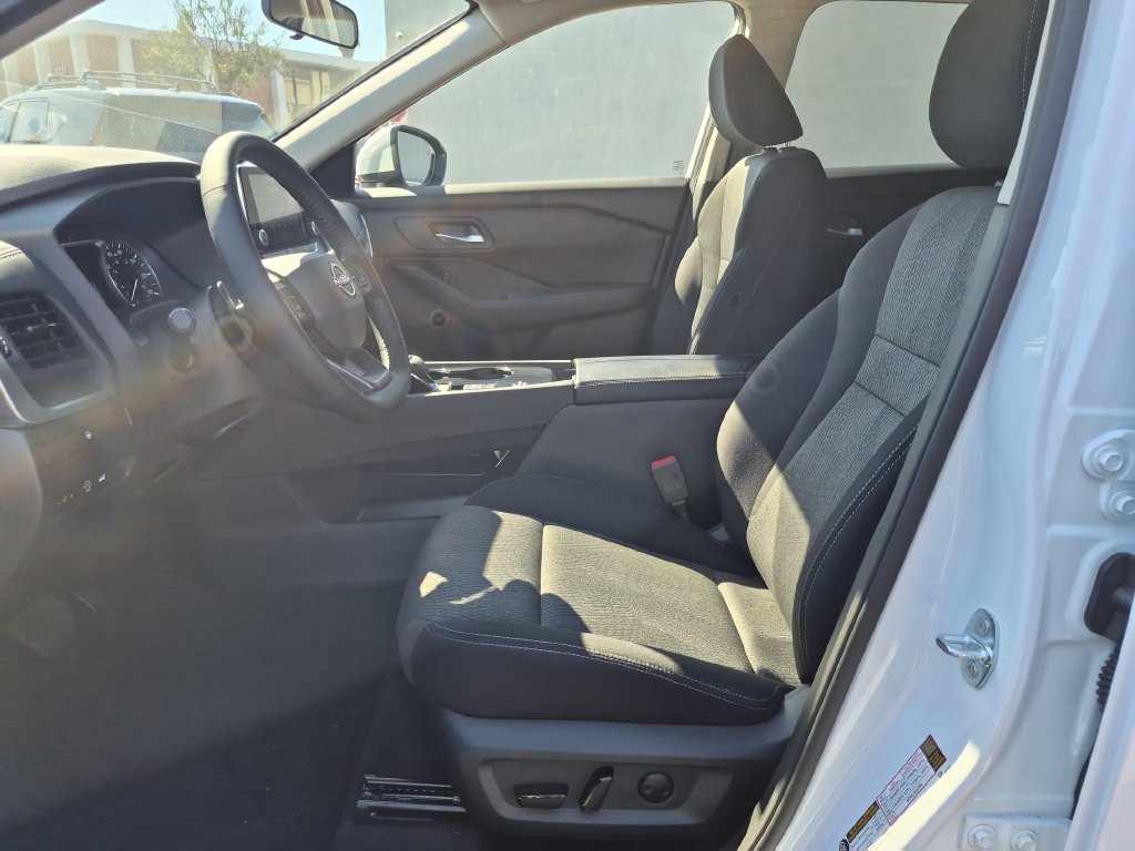 Certified 2026 Nissan Rogue SV FWD image 15