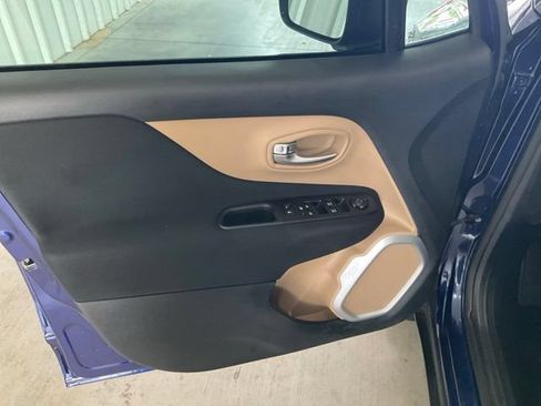 Used 2020 Jeep Renegade Sport w/ Sport Appearance Group FWD image 3