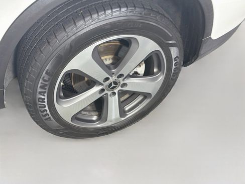 Used 2019 Mercedes-Benz GLC 300 4MATIC image 11