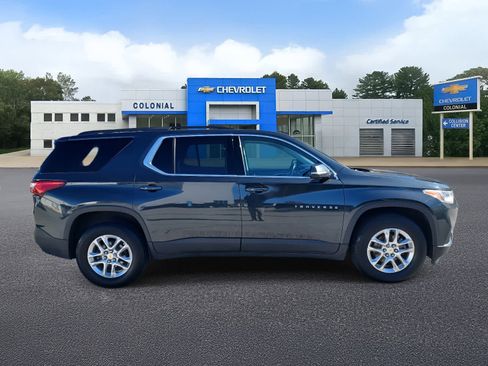 Used 2020 Chevrolet Traverse LT w/ Driver Confidence II Package image 3
