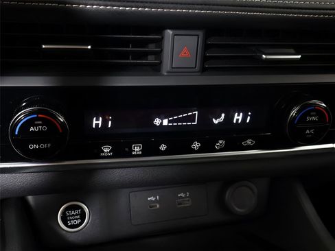 Used 2023 Nissan Rogue SV image 43