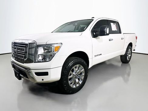Used 2021 Nissan Titan SV w/ SV Convenience Package AWD/4WD image 3