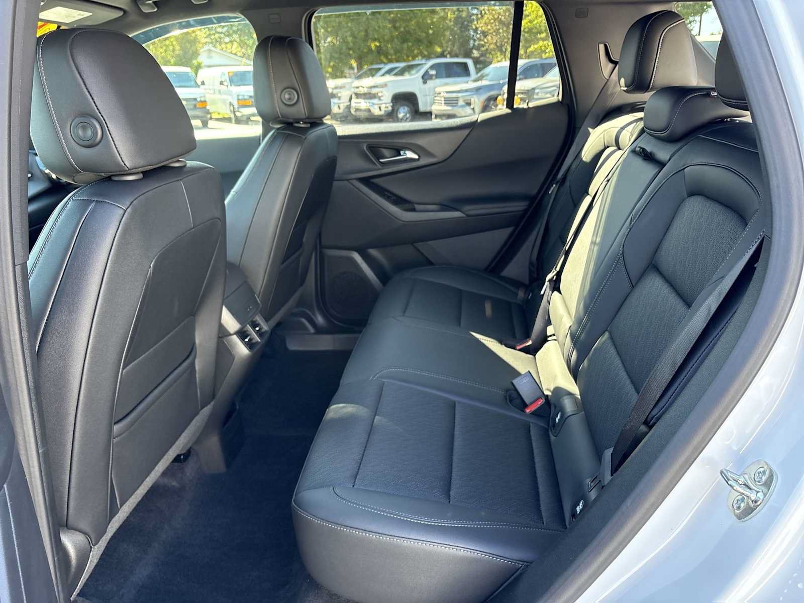Used 2026 Chevrolet Equinox LT AWD/4WD image 24