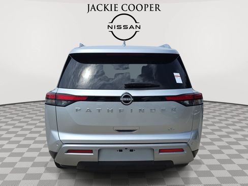 Used 2025 Nissan Pathfinder SL FWD image 6