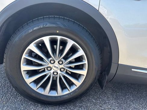 Used 2017 Lincoln MKX Select w/ Select Plus Package FWD image 10