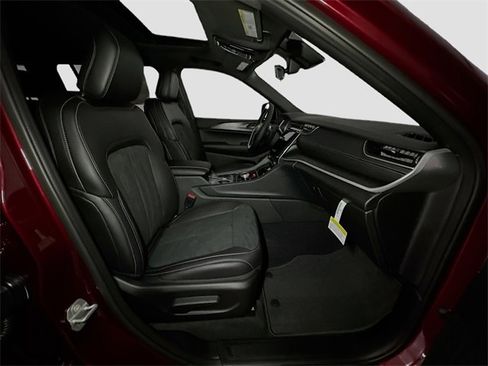 New 2025 Jeep Grand Cherokee L Altitude image 33