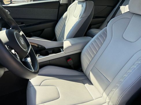 Used 2025 Hyundai Elantra Limited image 37