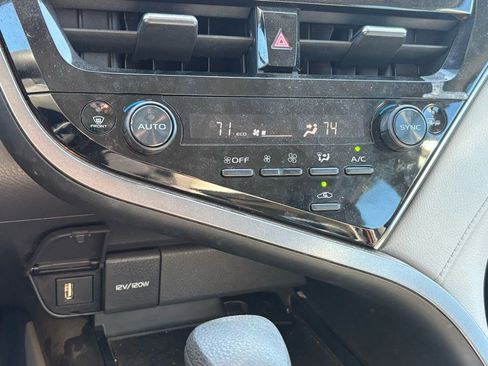 Used 2022 Toyota Camry LE w/ Convenience Package image 10