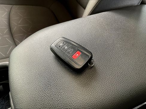 Used 2023 Toyota RAV4 XLE FWD image 33