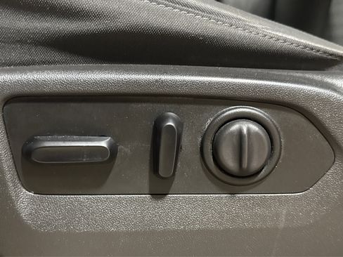 Used 2019 Chevrolet Silverado 1500 LT w/ All-Star Edition image 18