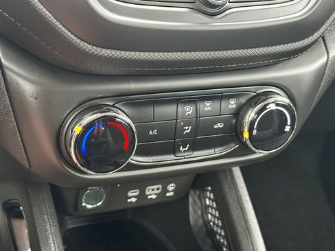 Used 2023 Chevrolet TrailBlazer LS image 23