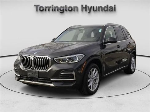 Used 2022 BMW X5 xDrive45e w/ Executive Package image 3