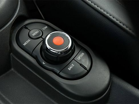 Used 2021 MINI Cooper 2-Door Hardtop image 30