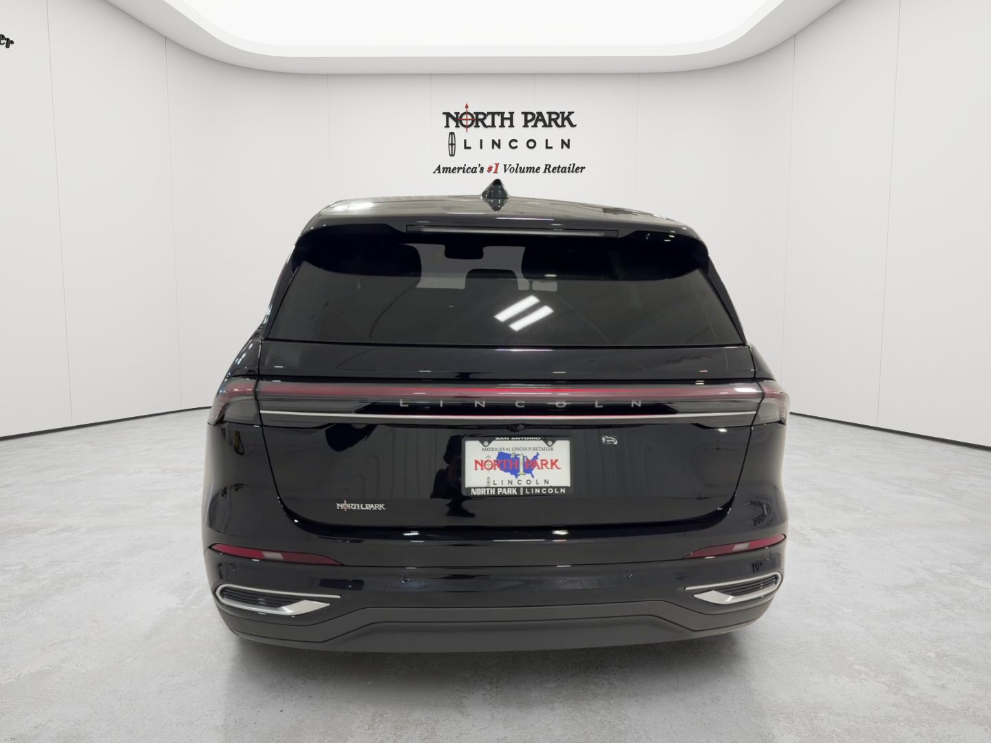 New 2026 Lincoln Nautilus Premier AWD/4WD image 4