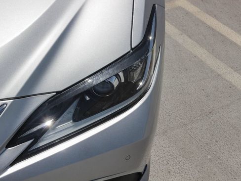 Used 2020 Lexus ES 300h w/ Premium Package FWD image 8