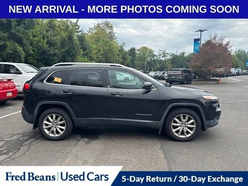 Used 2014 Jeep Cherokee Limited w/ Luxury Group AWD/4WD image 2