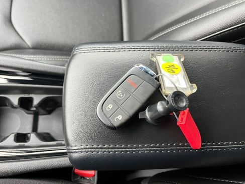 Used 2025 Jeep Compass Limited image 22