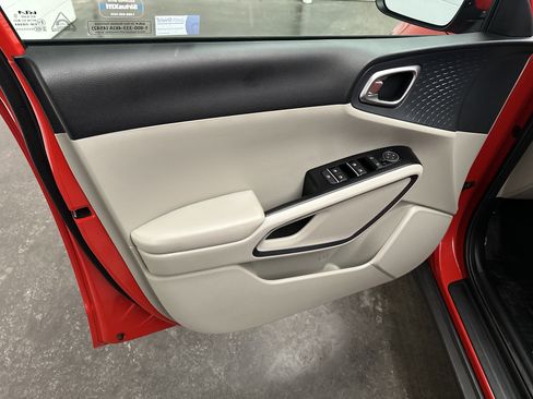 Used 2024 Kia Soul EX image 18