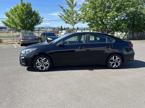 Used 2020 Kia Forte LXS FWD image 2