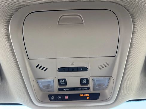 Used 2019 Buick Enclave Essence AWD/4WD image 20