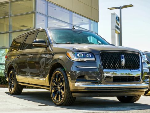Used 2023 Lincoln Navigator L Black Label AWD/4WD image 4