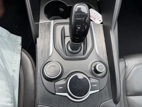 Used 2019 Alfa Romeo Giulia AWD w/ Cold Weather Package image 35