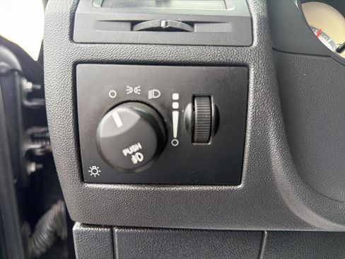 Used 2009 Dodge Challenger R/T RWD image 14