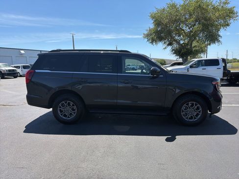 Used 2025 Ford Expedition Active image 3