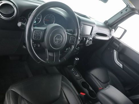 Used 2014 Jeep Wrangler Unlimited Sahara w/ Connectivity Group image 17