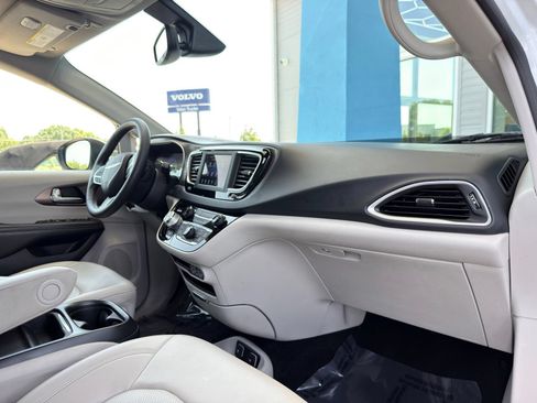 Used 2021 Chrysler Voyager Lxi FWD image 27