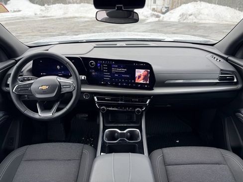 Used 2025 Chevrolet Traverse LT w/ Driver Confidence Package image 21