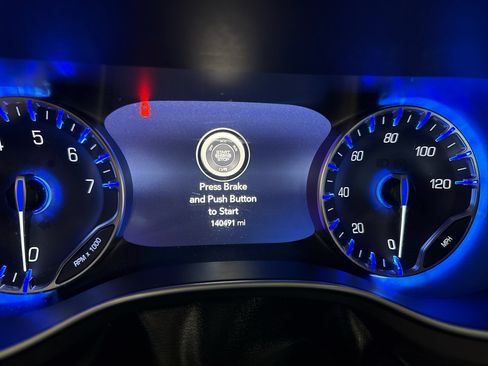 Used 2018 Chrysler Pacifica Limited image 7