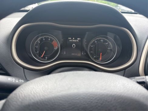 Used 2017 Jeep Cherokee 75th Anniversary image 29