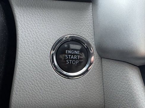 Used 2017 Toyota Highlander XLE image 31