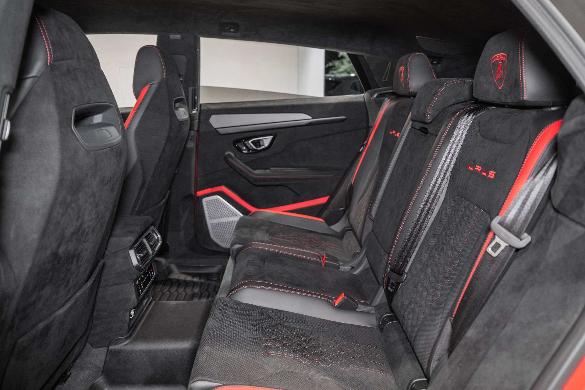 Used 2024 Lamborghini Urus Performante AWD/4WD image 19