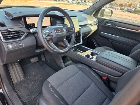 Used 2025 GMC Acadia Elevation image 8