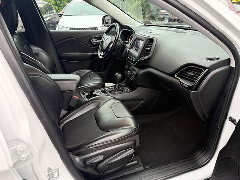 Used 2020 Jeep Cherokee Latitude Plus AWD/4WD image 15
