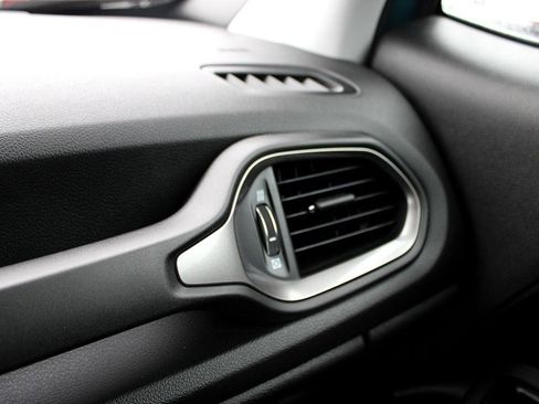 Used 2022 Jeep Renegade Latitude w/ Convenience Group image 20