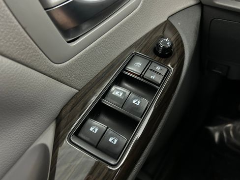 Used 2020 Toyota Sienna XLE w/ Carpet Mat Package AWD/4WD image 21