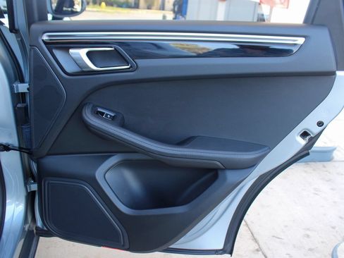 Used 2020 Porsche Macan AWD/4WD image 49