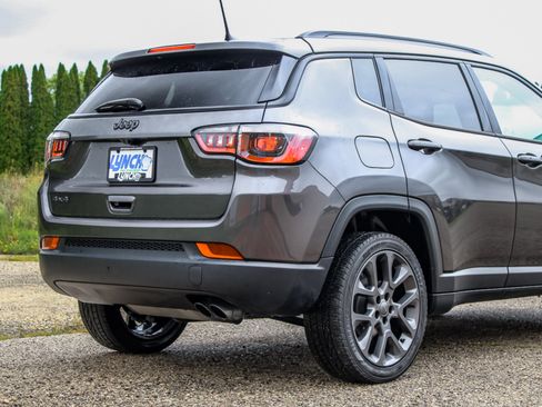 Used 2021 Jeep Compass Latitude w/ Sun and Sound Group AWD/4WD image 9