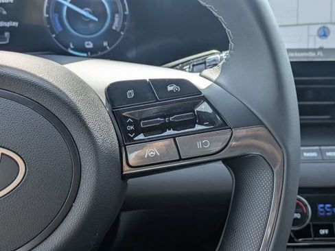Used 2025 Hyundai Elantra SEL FWD image 26