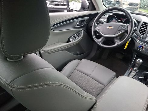 Used 2017 Chevrolet Impala LT FWD image 17