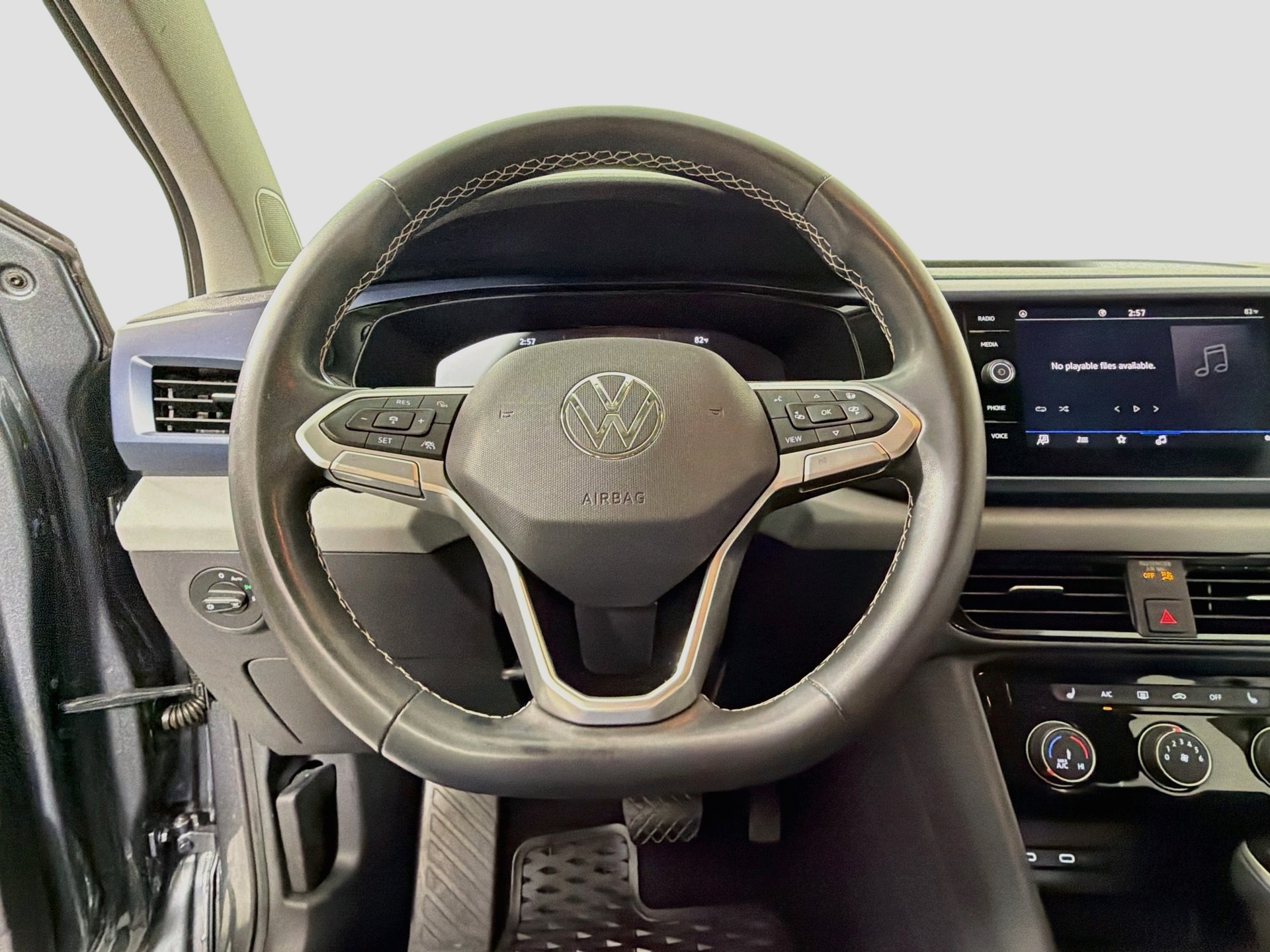 Certified 2023 Volkswagen Taos SE FWD image 11