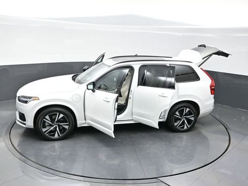 Used 2022 Volvo XC90 T8 R-Design image 35
